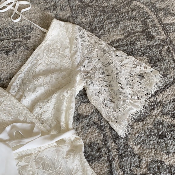 Off white lace romper - Picture 2 of 5